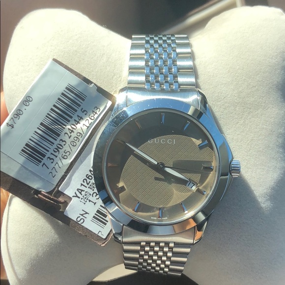 Lightly worn authentic Gucci watch with receipt. - Picture 3 of 7